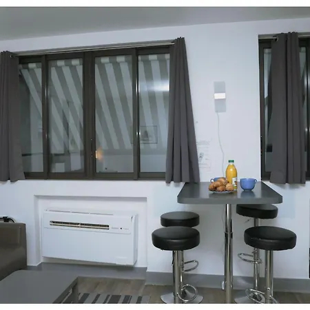 아파트 Flat Steps From Trocadero Square 파리